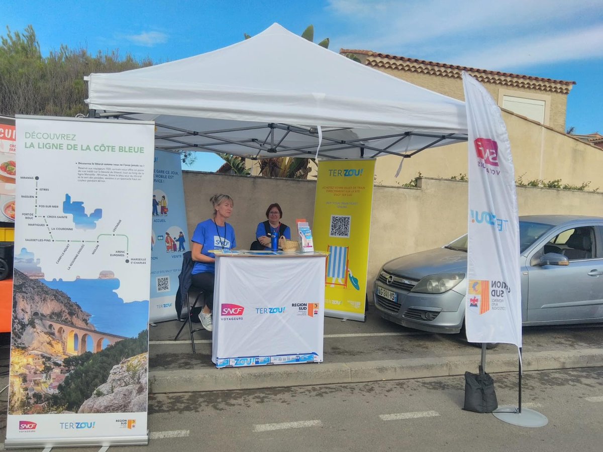 BernardAndrine's tweet photo. ☀️Dimanche dernier,  au marché de @SaussetlesPins0 , le stand de @TERSUD_SNCF a attiré de nombreux touristes, venus s’informer sur la ligne de la Côte Bleue. 🏖️ #ter #touristes #CôteBleue https://t.co/yVf6LDviTY