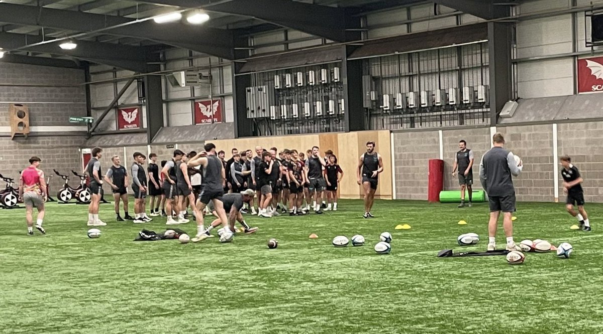 We were really grateful to train alongside some of the <a href="/scarlets_rugby/">Scarlets Rugby</a> yesterday - huge thank you to Dwayne Peel, Jared Payne &amp; Cubby for their time with the boys #quality #learning 🔴🔴🔴
