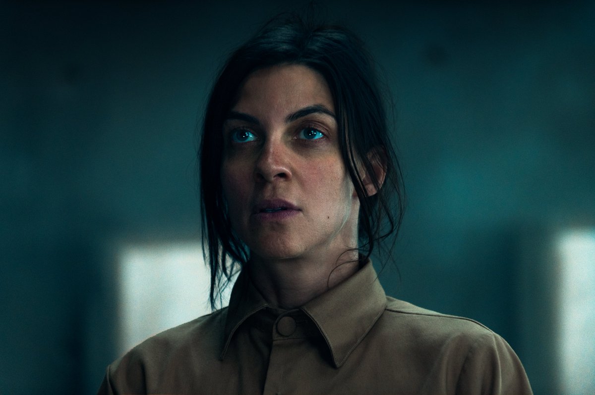 calabuch's tweet photo. ¿Qué tal un comienzo de curso en... El hoyo?
@NatTenaLady participa en #ElHoyo2, que llegará a @NetflixES el 4 de Octubre.
¡Qué larga se nos va a hacer la espera!
#MilenaSmit, #HovikKeuchkerian y @oscarjaenada compartirán también esta pesadilla distópica.
#BasqueFilms https://t.co/b7SRk7UKnK