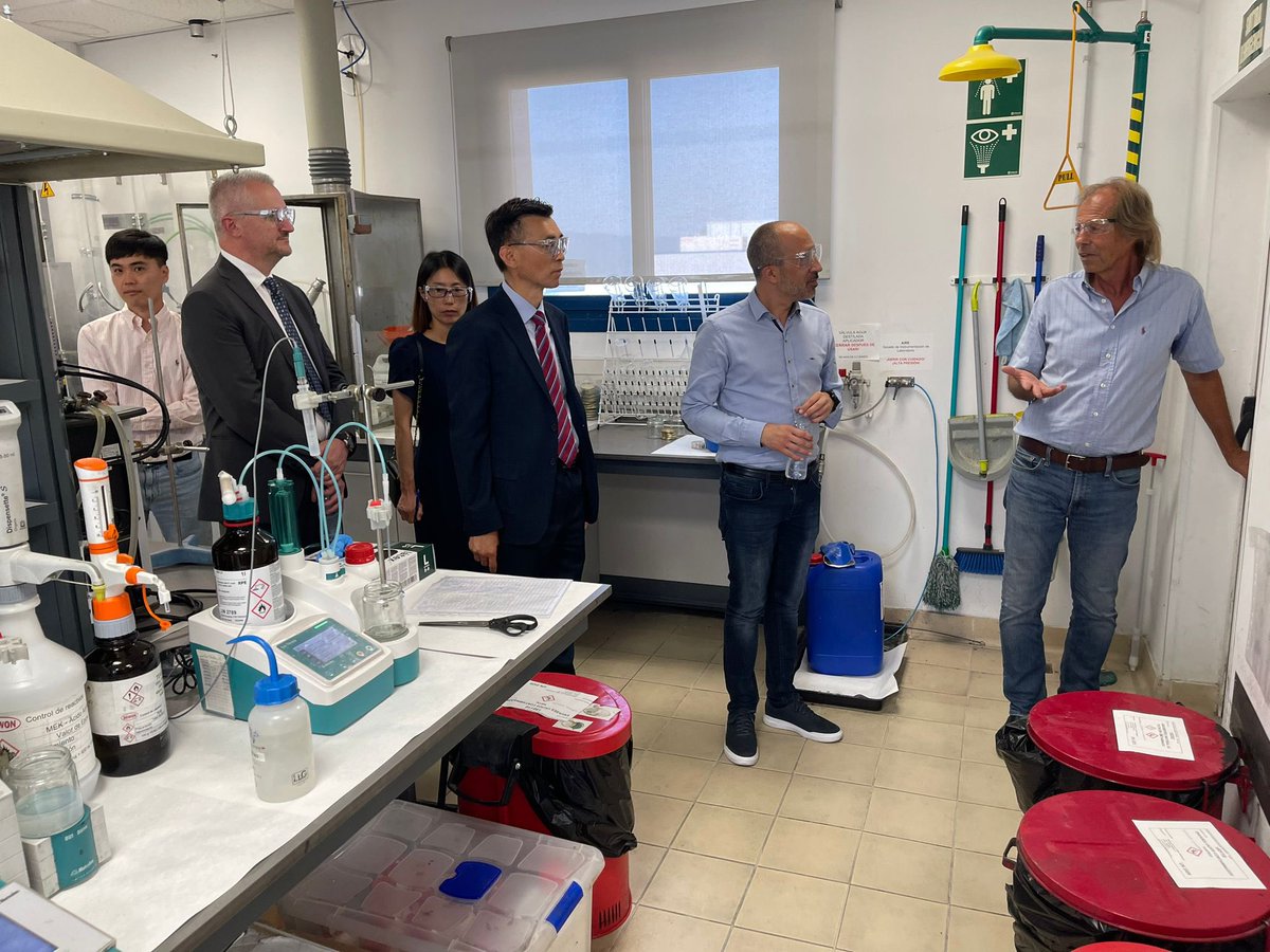 Visitem l'empresa química coreana Mywon, al polígon de Bufalvent #Manresa, que acaba d'estrenar una ampliació de les seves instal·lacions de fabricació de pintures, vernissos, etc. L'empresa ocupa una cinquantena de persones i té prometedors plans de futur a la ciutat. Endavant!