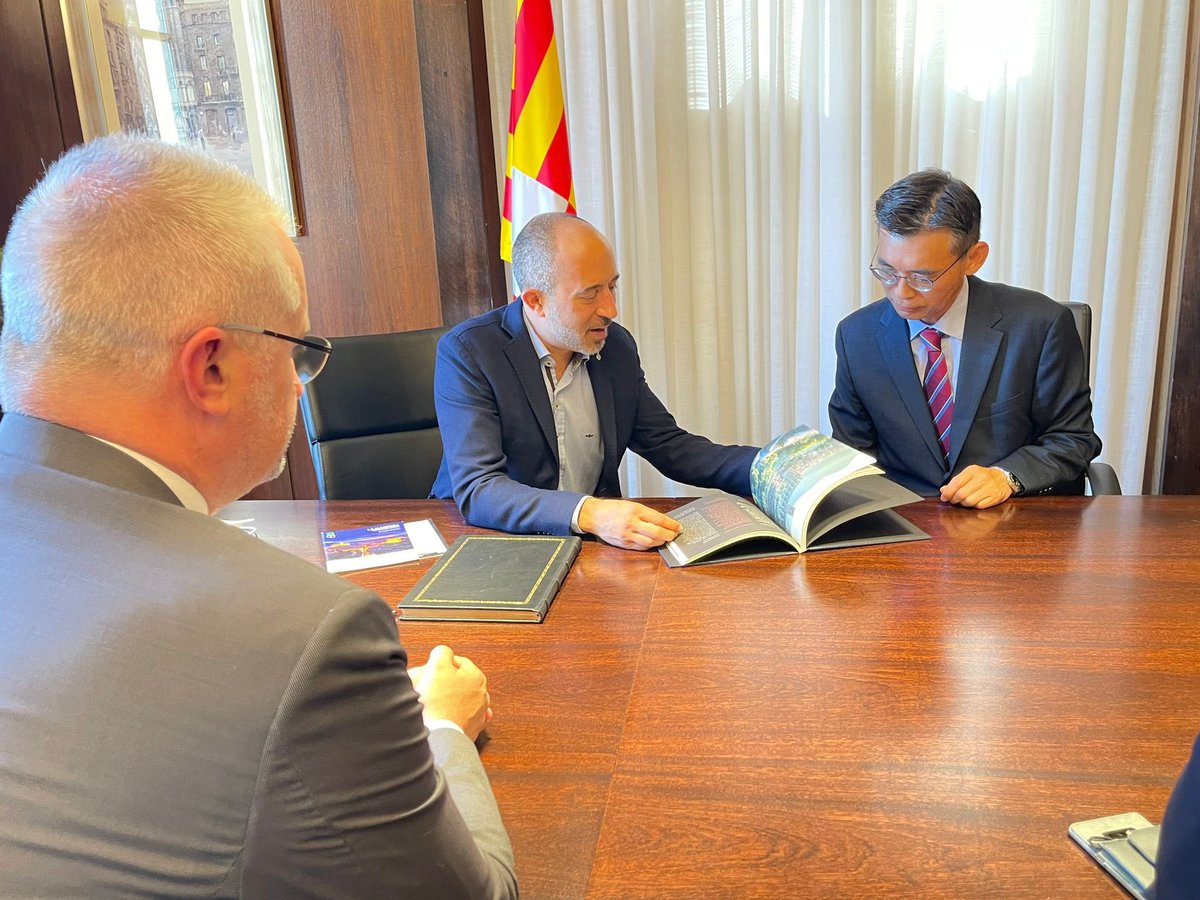 Mywon és una de les principals empreses coreanes al país i a la visita ens hi han acompanyat Younghyo Park, cònsol general de Corea a Barcelona, i Ji Young Moon, vicecònsol d’afers econòmics i polítics, a qui també hem rebut a l'Ajuntament de #Manresa amb el regidor <a href="/jvilamarta/">Joan Vila</a>