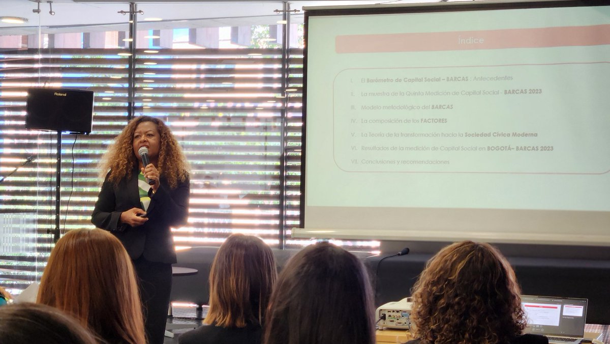 #AEstaHora | Desde la <a href="/camaracomerbog/">Cámara de Comercio de Bogotá</a>  iniciamos evento "Capital Social: la llave del progreso en Bogotá" con la presentación de resultados de la última medición a cargo de <a href="/dimar3024/">Diana Garcia Diaz</a>, directora ejecutiva de <a href="/CCONTRIAL/">CONTRIAL</a>.