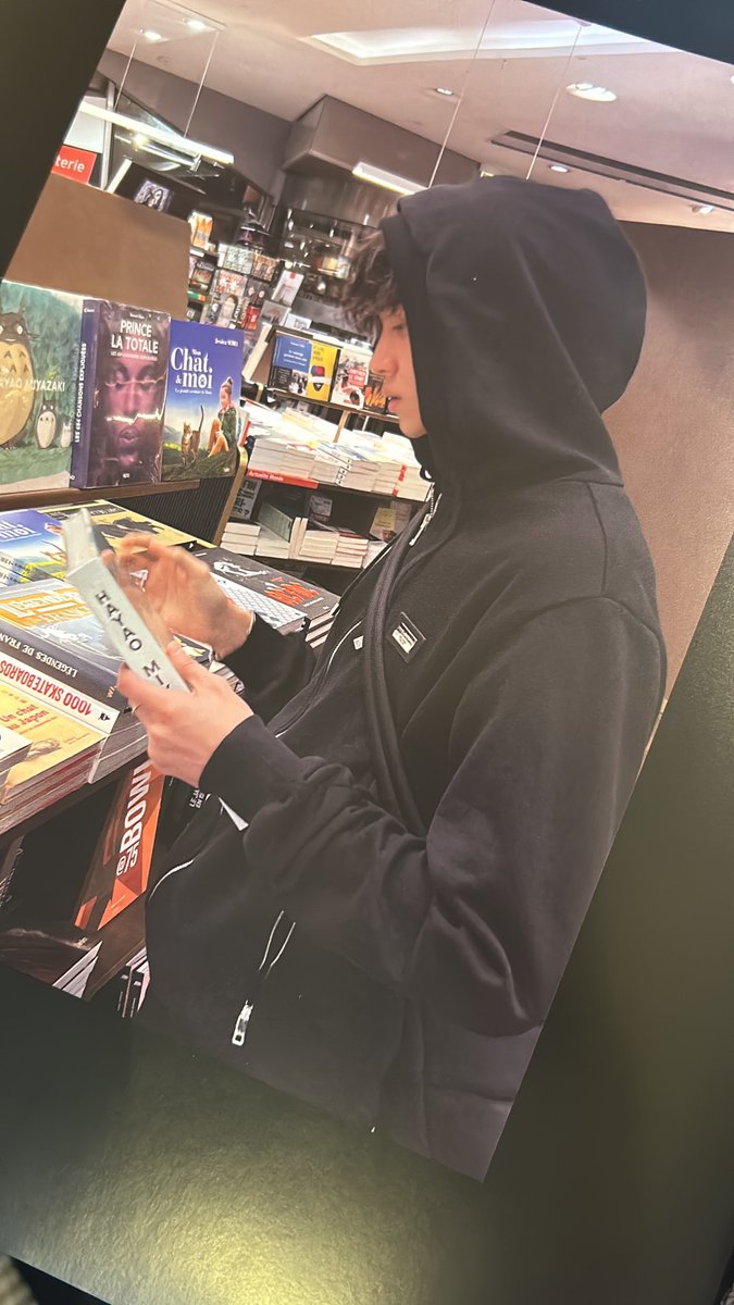 น้องแจมินบอกน้องรู้ว่าฟคจะต้องชอบแฮชานรูปนี้ เพราะชจนชอบรูปที่ดูเป็นธรรมชาติ ไม่ต้องแต่งอะไรเยอะ ฟีลแบบ boyfriend material ! 55555555555555555555 น้องรู้ใจชจนจริงๆ แถมน้องแจมินก็คิดเหมือนกันสิน้าว่าแฮชานน่ะ วัสดุแฟนหนุ่มสุดๆๆ 🥺♡︎