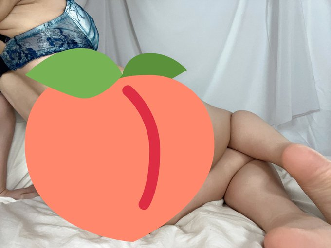 むちむち🍑におやすみのいいねください お休みなさい  無料スタンプなしはこちら..&darr;&darr;&darr; https://t.co/cR6ue8I7Jy https://t.co/vTauLnuiKI