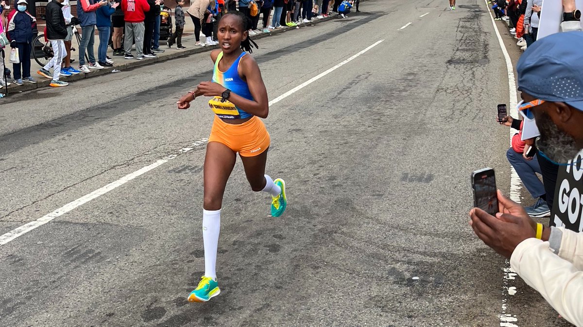 HOKA NAZ Elite tweet media