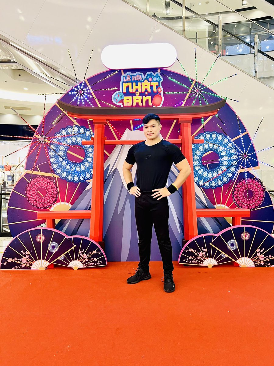 lephamthevu's tweet photo. Thế Vũ đã sẵn sàng để biểu diễn tại Aeon Mall Tân Phú #artist #ArtistsOfTwitter #fitness #fitnessaddict #FitnessGoals #fitnesslifestyle #FitnessFirst #FitnessIdols #FitnessInspiration #FitnessJourney #fitnesslifestyle #TheVu #LePhamTheVu #FitnessMotivation https://t.co/1Vlvkmk6dH