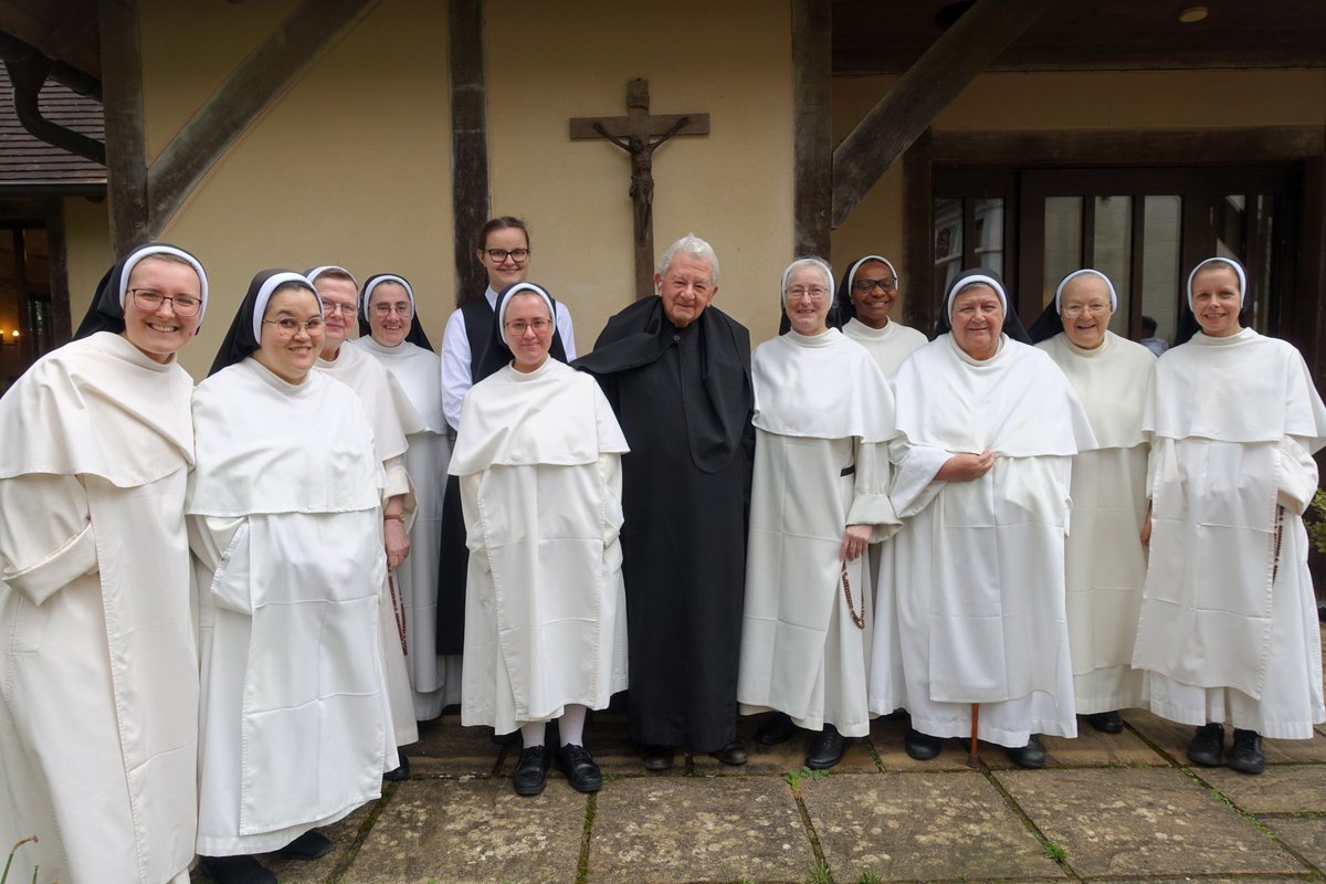 DomSrStJoseph's tweet photo. We're giving thanks &amp; praying for the many Benedictine monks &amp; nuns who bless us with their friendship &amp; prayers! Thank you for your vocations ❤️
#benedictines #quarrabbey #stceciliasabbey #douaiabbey #buckfastabbey #ampleforthabbey #downsideabbey #minsterabbey #stanbrookabbey https://t.co/Kf3QymyB6p