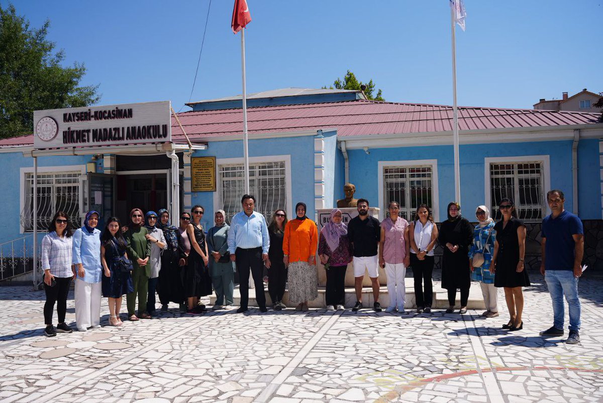 Türkiye Yüzyılı Maarif Modeli kapsamında Aile İle Güçlü İş Birliği

İl Müdürümüz Bahameddin Karaköse, Hikmet Madazlı Anaokulu’nda yapılan tanıtımda; Maarif Modeli okul öncesi eğitimde, aile ile yapılan güçlü iş birliği ile oyunla birlikte erken yaşta öğrenmenin önemine vurguladı.