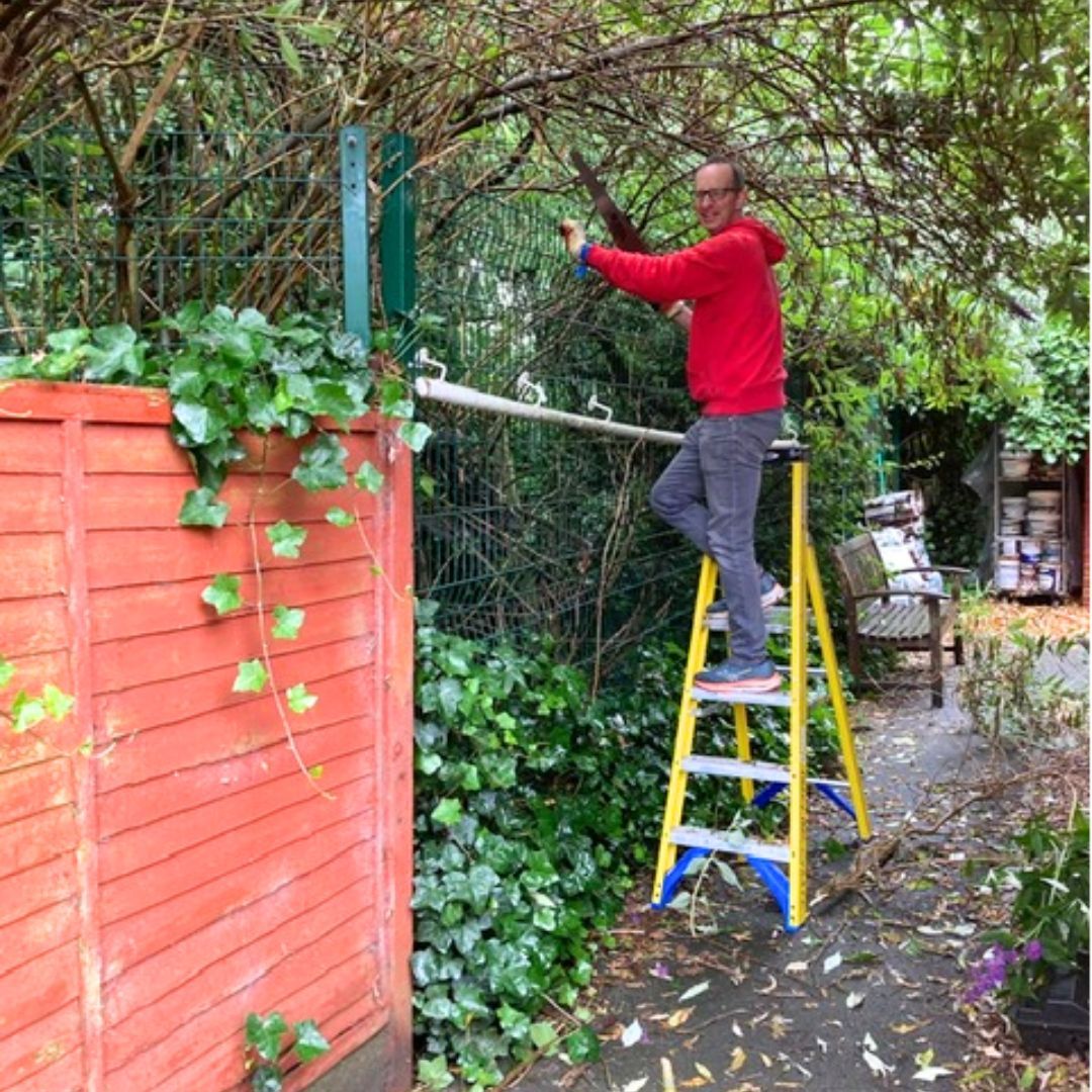 ACSLLP's tweet photo. Our employment and pensions team have been busy this week, volunteering at the @yourMHA Abbey Park. 

They helped out with the garden, crafted with the residents, and had a great time using their SPV hours!

#SocialPurpose #Volunteering #Team #EmploymentLaw https://t.co/TVJc176Rmq