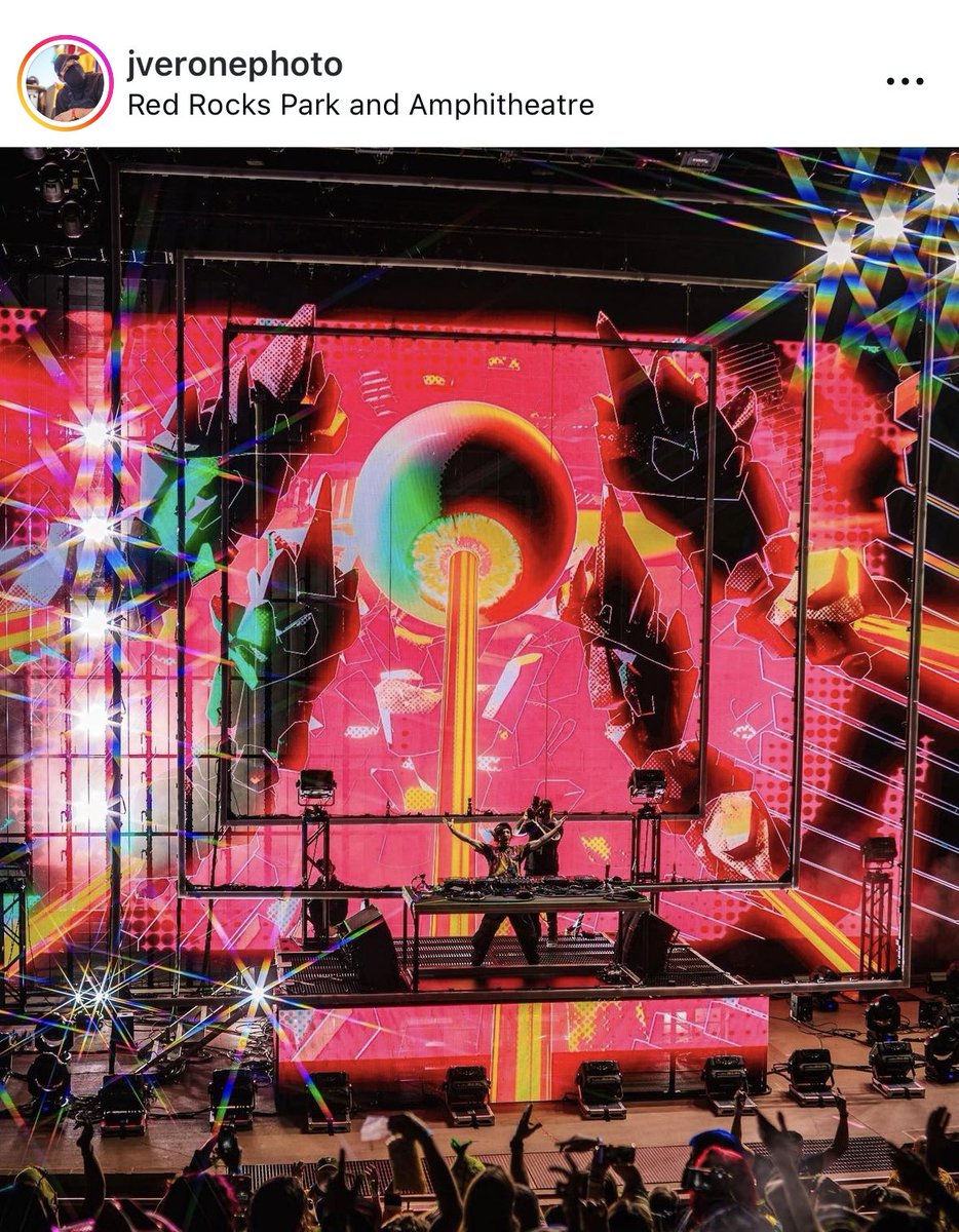 BassJamEvents's tweet photo. this is a 2d screen… someone wanna explain how the visuals go above the screen?? @Subtronics https://t.co/Aq9OKcqqpm