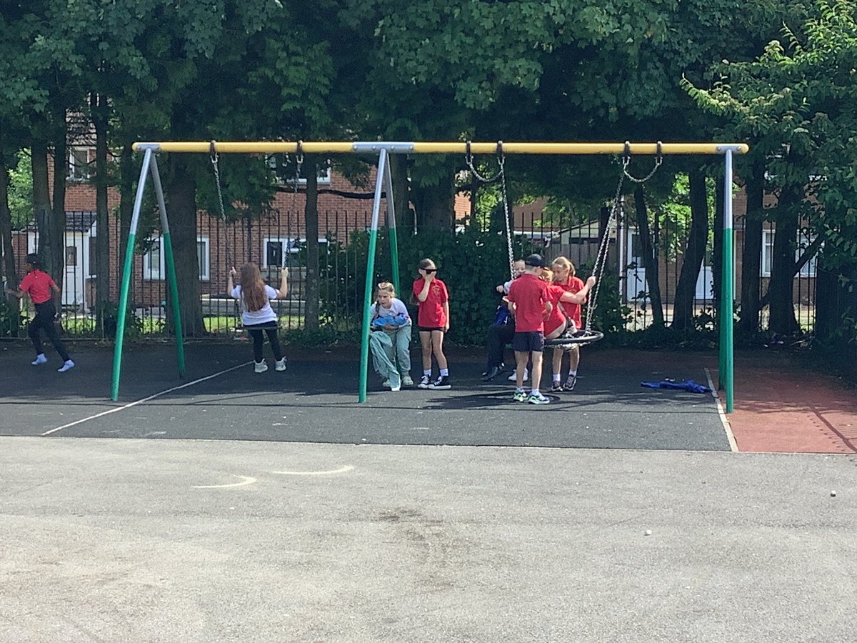 HTPS_MrsWay's tweet photo. End of year treat for Y3 today. Love where you live ❤️ @HTPSchool https://t.co/5hvwbuuosU