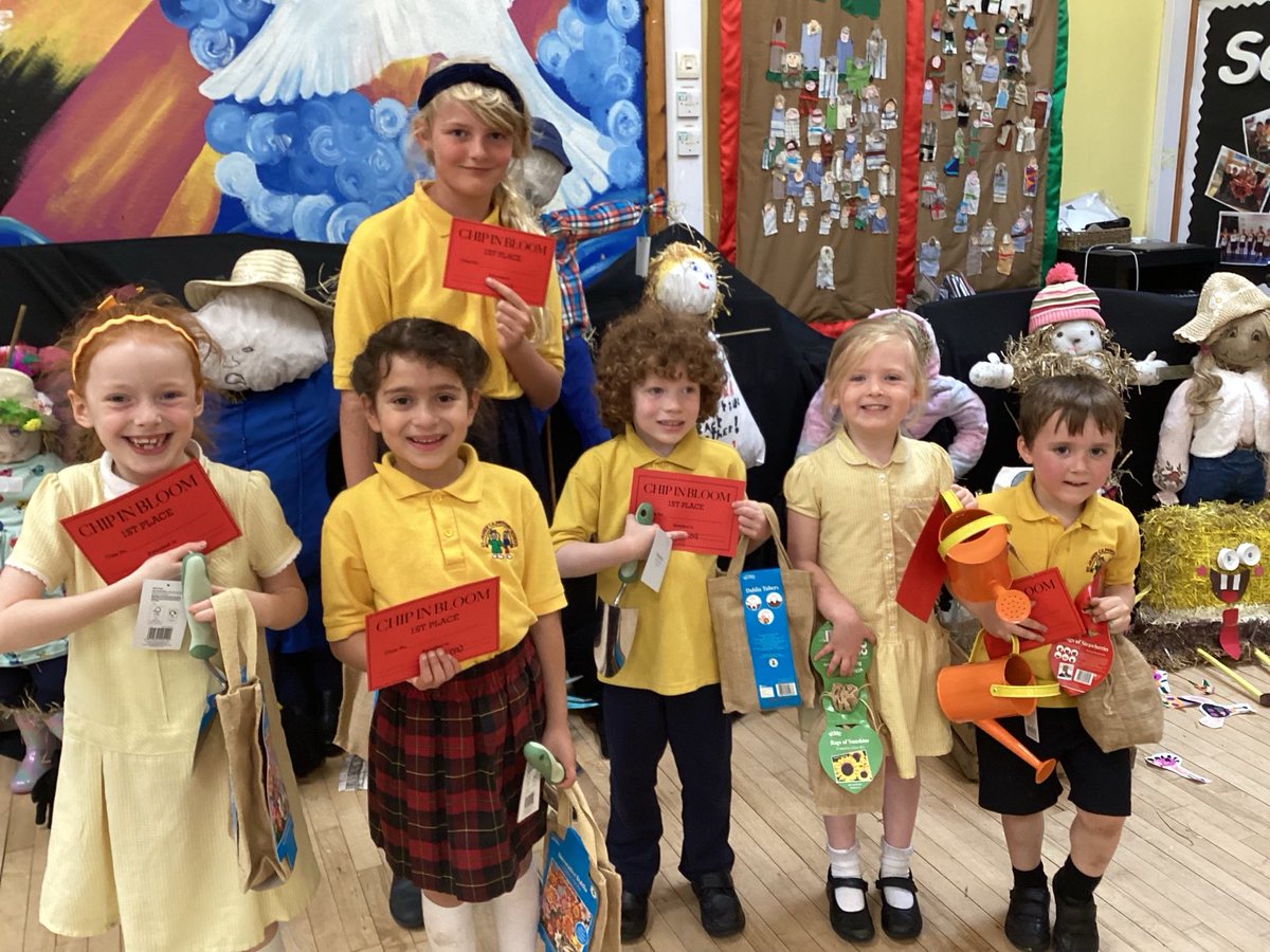 ClaireGreenway4's tweet photo. Well done to all the families ⁦@StJamesChorley⁩ who took part in our scarecrow competition…..we had over 30 in our hall! A special well done to these 6 children who won prizes for their creative and child friendly designs. 🦅 🚜 Eat you heart out Worzel! 😉 https://t.co/hoNWn2XZPp
