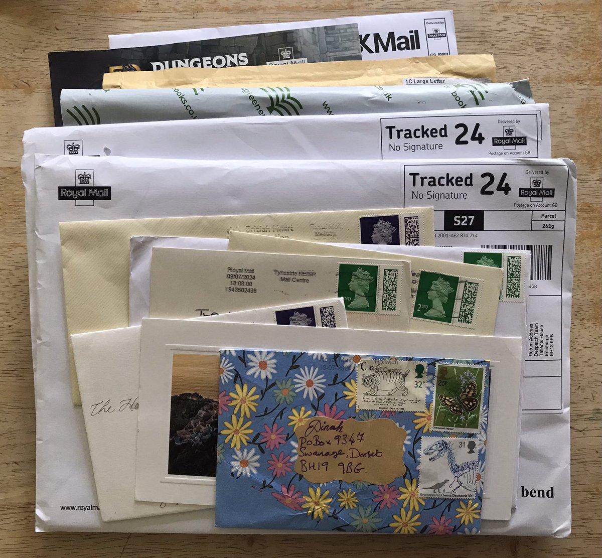 letterappsoc's tweet photo. When you feel sad about the state of our postal service and then your lovely postie knocks at the door to give you all this mail including beautiful letters and a sweet kids’ book from America and CDs and postcards and lots of stamps you bought. It’s a mix of emotions… 🙃💌 https://t.co/GIvsi6cFC3