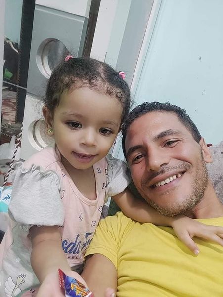 noahghoneim's tweet photo. - شاهدت ابنته خديجة -3 سنوات- الاعتداء على والدها بالضرب أثناء مداهمة منزلهم في يونيو 2022، ما استدعى خضوعها للعلاج النفسي حتى الآن.
6/6 https://t.co/sKRMyNX3a1
