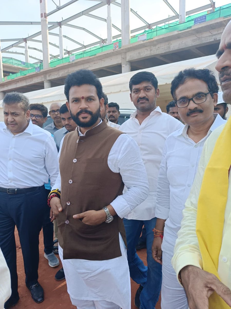 venuchenchu's tweet photo. సెంట్రల్ ఏవియేషన్ మినిస్టర్ @RamMNK అన్న గారితో కలిసి భోగాపురం ఎయిర్పోర్ట్ రివ్యూ మీటింగ్లో పాల్గొనడం జరిగింది..
ఎయిర్పోర్ట్ పనులు త్వరితగతిన పూర్తిచేసి ప్రజలకు అందుబాటులోకి తేవాలని మినిస్టర్ గారు అధికారులకు ఆదేశించారు..
#TDPBounceBack
#NaraChandrababuNaidu
#TDPTwitter https://t.co/shj6YofK4R