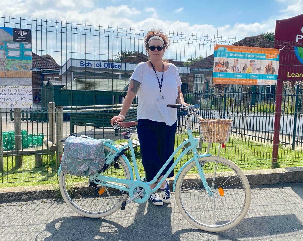 Great news from #Lancing, where parish council unanimously approved creation of a new path that separates foot and cycle traffic at busy point on #NCN2. Thanks <a href="/WSCCNews/">West Sussex County Council</a> project managers, and Cllr <a href="/dizzymabil/">ydnam</a> and her colleagues.
(visual below borrowed from another similar scheme)