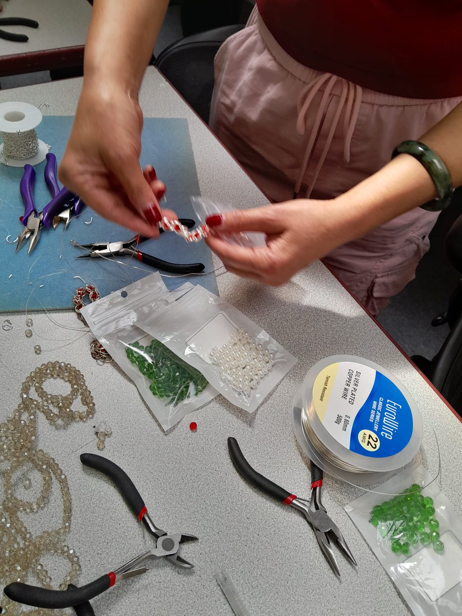 We provide a jewelry-making class that is open to all. This class offers a creative experience and teaches valuable skills, making it ideal for participants of any age or skill level. Come and enjoy the art of crafting your own beautiful jewelry! #jewellerymaking