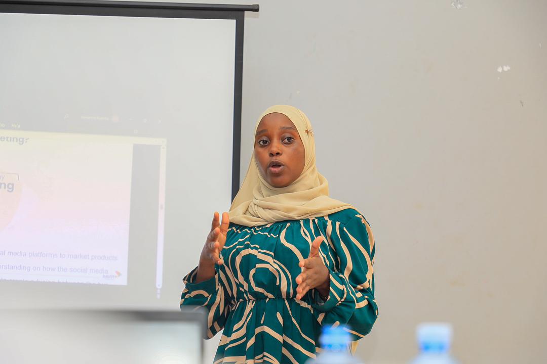 reachahand's tweet image. "For effective and efficient social media marketing, it is very important for you to undersatnd how the different platforms work and the behavior and likes of the audiences on them".
@Madamselfless Digital Officer @SautiPlusMedia #LetsShiftNow