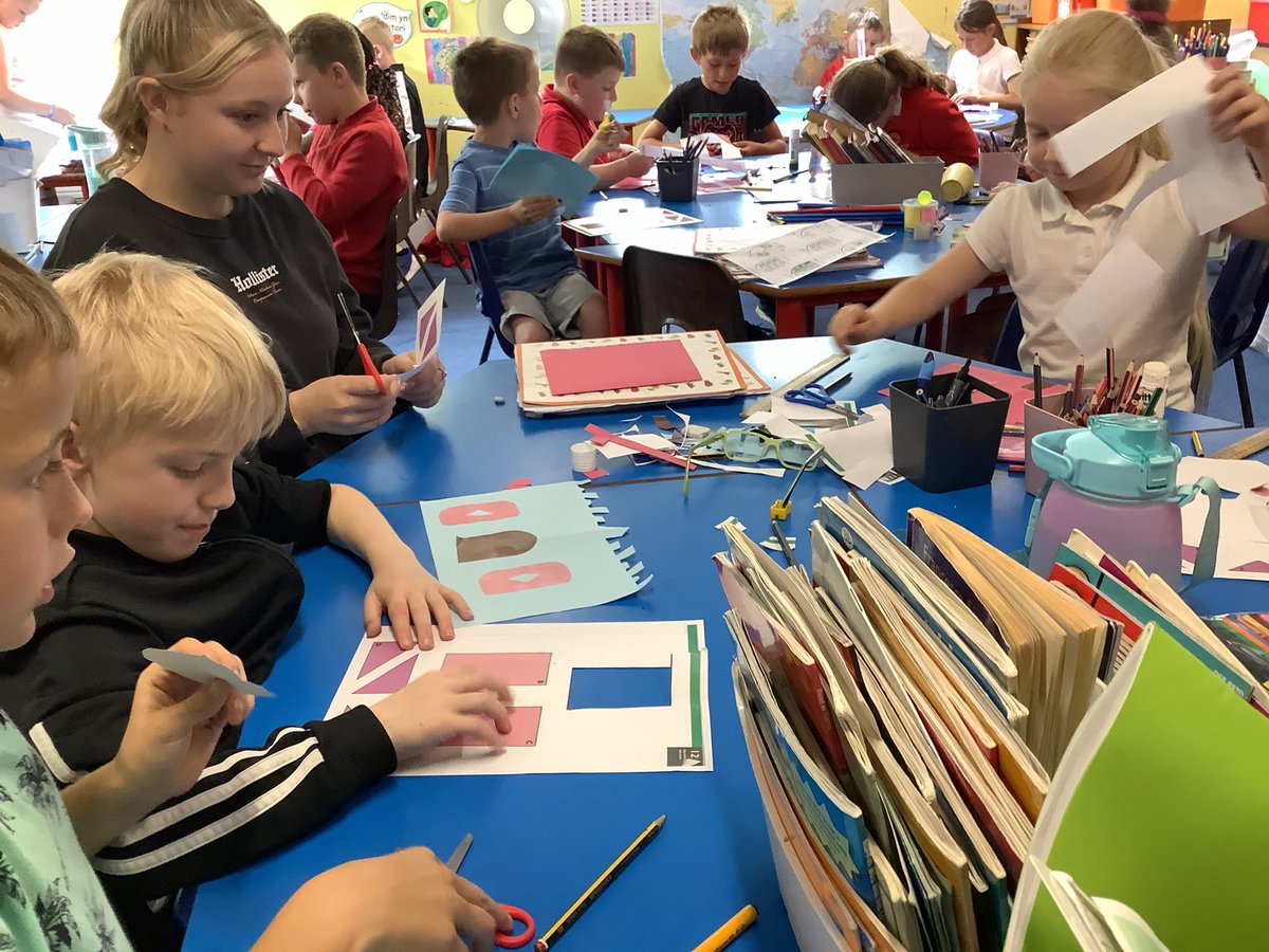 CraigfelenP's tweet photo. #cfp3 are making symmetrical castles. https://t.co/MancqsZy4L