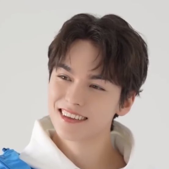 _chwenotchew218's tweet photo. 버논이 왜 좋냐고요? 귀엽잖아요 🖤🖤🖤 https://t.co/kfxkQVJ69D