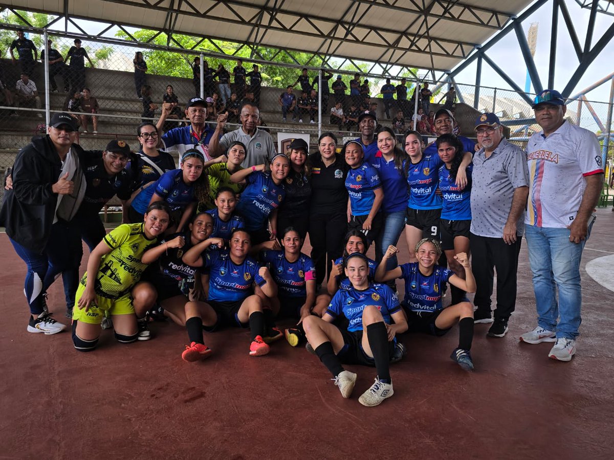 nuevaafez's tweet photo. La SELECCIÓN FEMENINA SUB 20 DE FÚTSAL SE IMPONE ANTE SU SIMILAR DE FALCÓN 5 GOLES POR 3 Y LOGRA SU CLASIFICACIÓN A LOS XXI JUEGOS NACIONALES. VENCIÓ A TRUJILLO 2X1 EN LA CARRETERA. @FutsalFVF @OlivaresSuying @FVF_Oficial @EspacioFutveX https://t.co/McbnNvyl9Y