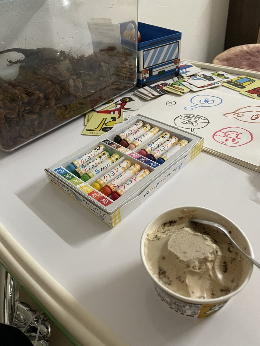 s_y6jno's tweet photo. 次男発熱3日目
夫は夜勤
カブトムシと晩酌 https://t.co/4y5cawkKB6