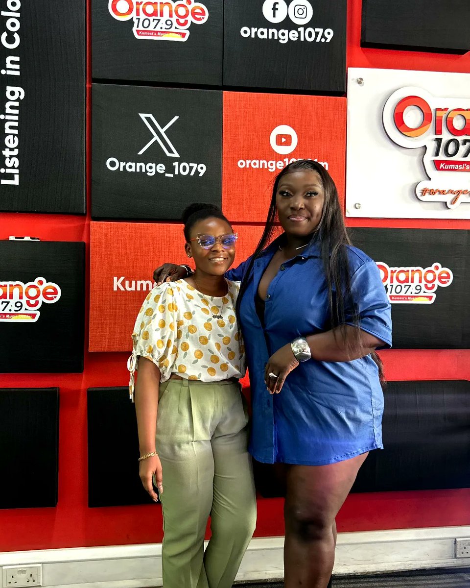 aafrimp's tweet photo. Had a nice time this morning with @eno_barony on the #Orange UrbanMix. It was fun talking about her and #nomanualalbum #sojagosojacome Enjoy the replay on Fb @orange107.9 https://t.co/hvzx1lxNus
PS: Ignore the size difference

@vale._rieee sh📸t it https://t.co/C2KpboSRUD