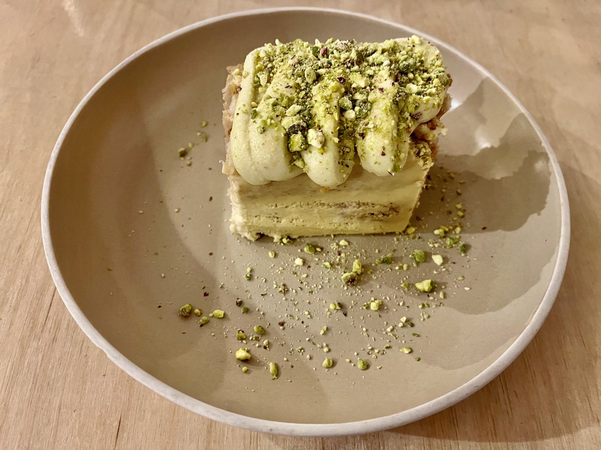 Palmito-style tiramisu

#BibGourmand #Brighton 

guide.michelin.com/en/east-sussex…