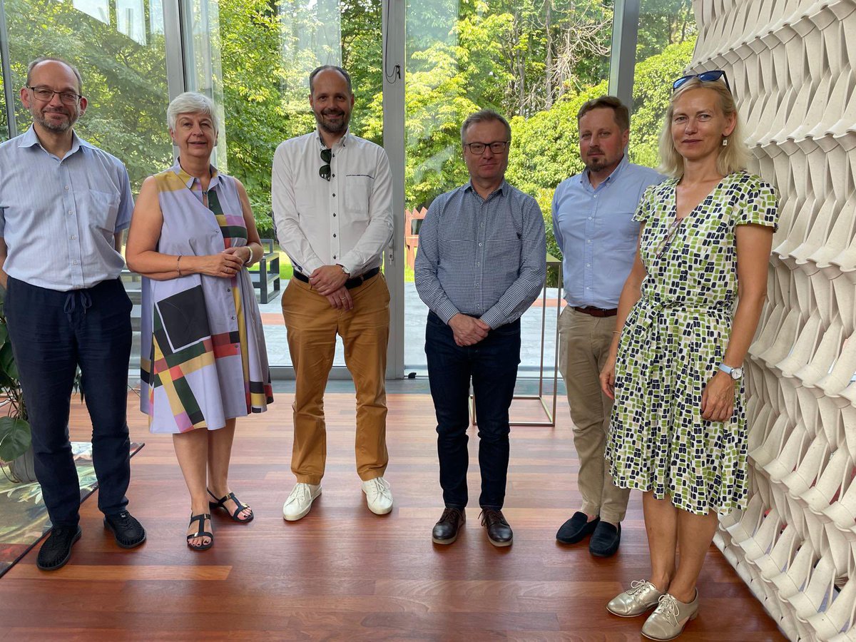 Some of us today withstood the heat and had an interesting discussion about 🇵🇱 domestic politics. A rather heated debate! Thank you
<a href="/romanimielski/">Roman Imielski</a> <a href="/szacki/">Wojtek Szacki</a> <a href="/amnestyPL/">Amnesty Polska</a> <a href="/MarcinDuma/">Marcin Duma 🏍️🚴‍♂️💨</a>