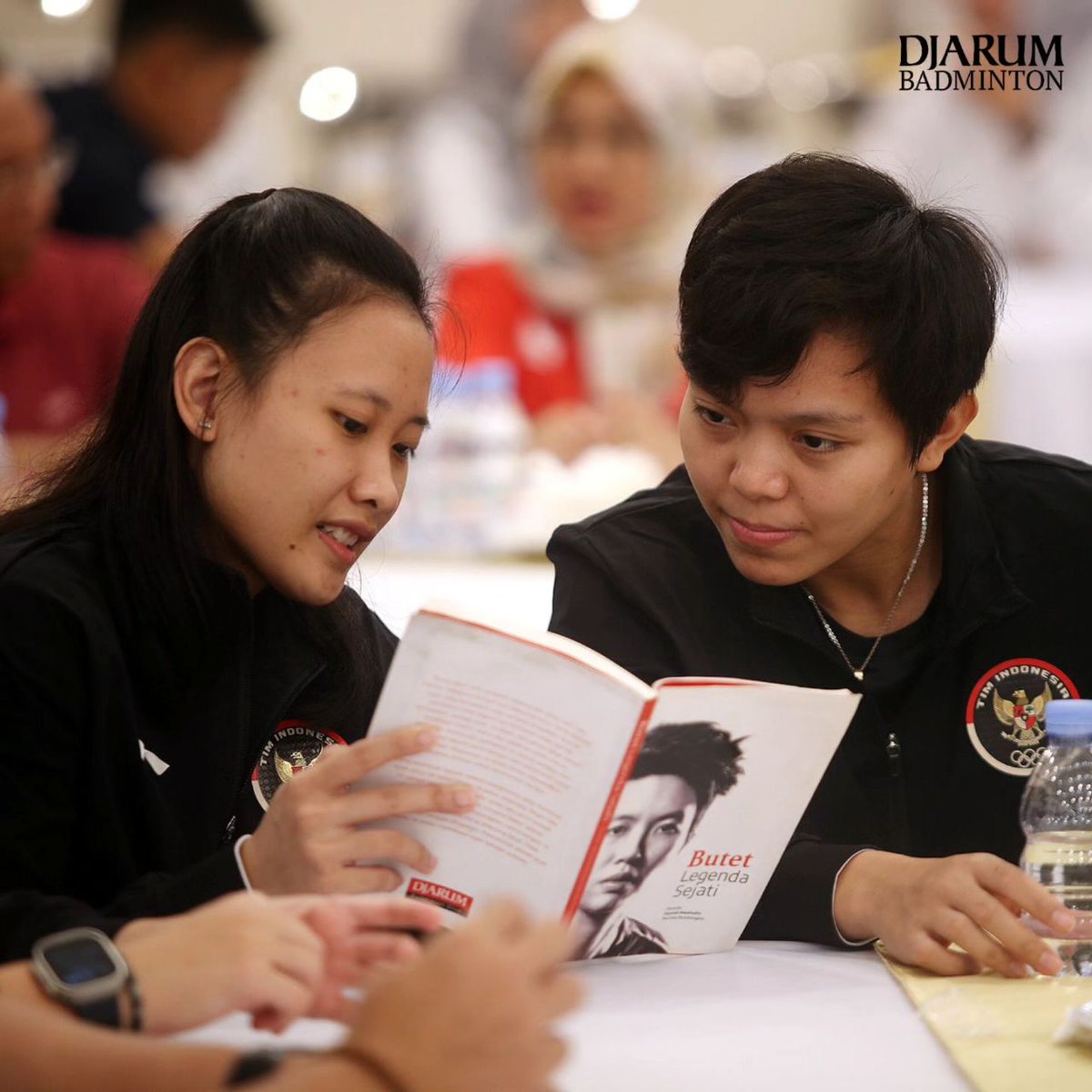 Prifad_Official's tweet photo. 🤍🤗

Cr. Djarum Badmimton

#Apriyanirahayu #Fadiasilva #ApriFadia #PriFad #Gandaputri #OlympicParis2024 https://t.co/7Poqp6LYTX
