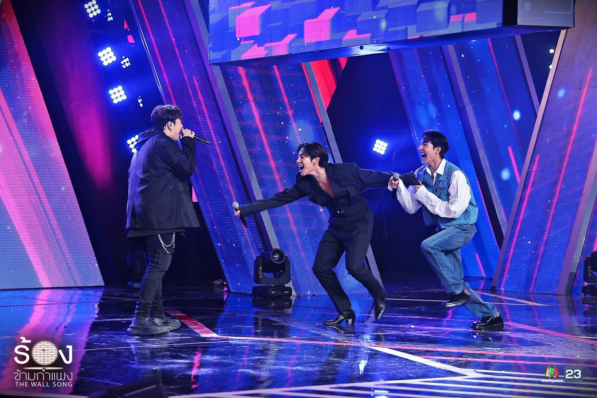 thewallsong's tweet photo. รุมแกงสมชื่อ "แกงส้ม ธนทัต" ทำเอางงจนหัวปั่น 2 หนุ่ม "เอิร์ท พิรพัฒน์ &amp; มิกซ์ สหภาพ" ปักหลักมีชื่อในใจ สุดท้ายจับมือพากัน Failed❌️ ตามไปอีกคู่ 

🎼 #ร้องข้ามกำแพง #TheWallSong #Workpoint #Workpoint23 
#EarthPirapat
#Mixxiw
#EarthMix
#kangsomks #แกงส้มธนทัต https://t.co/N9vjr7KZzr
