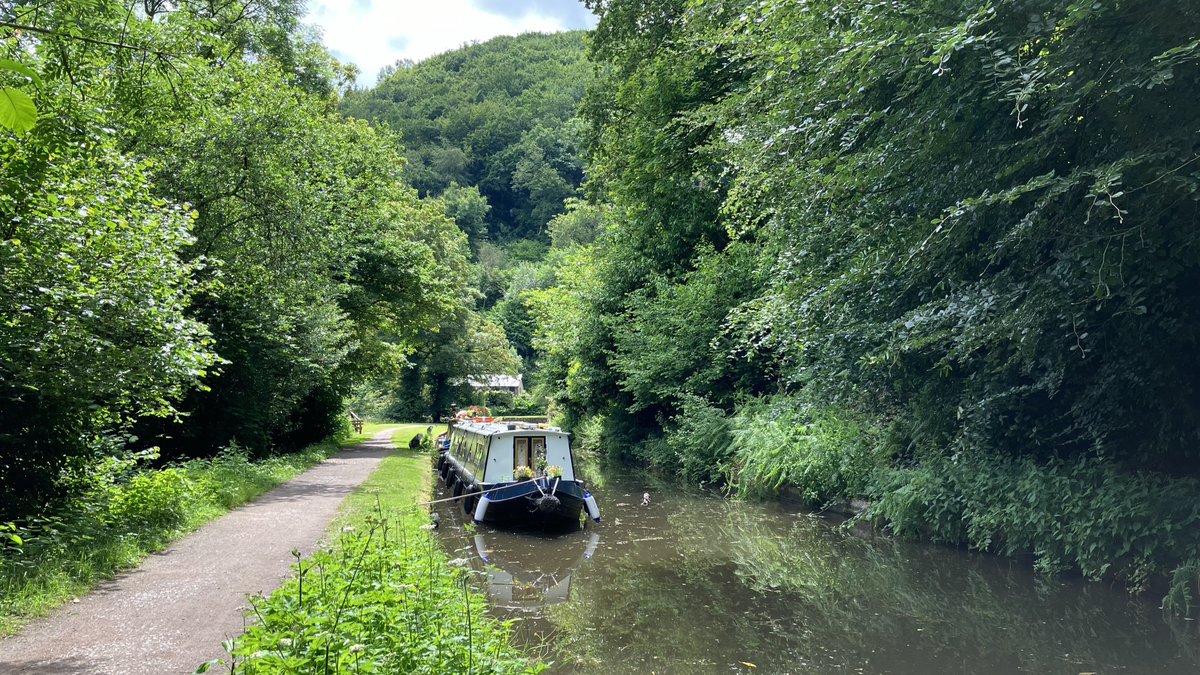 GlandwrCymru's tweet image. Enjoy this five minute read from @TheScotsman of @gjkbutterfield's experience boating on the beautiful Monmouthshire &amp;amp; Brecon Canal.

👉 ow.ly/5Kvv50SzEK3