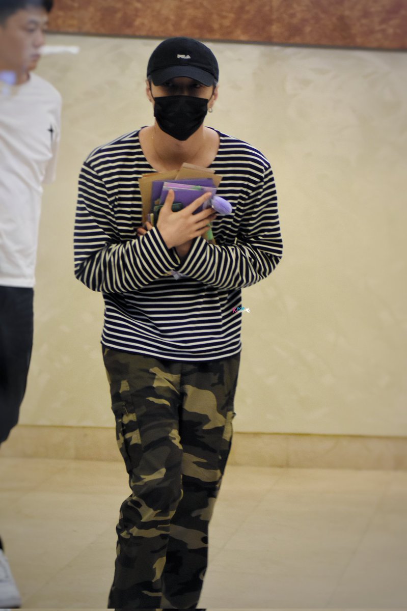 MyKpopHuntress's tweet photo. #layzhang #张艺兴 #LAY_GRANDLINE4 #GRANDLINE4inKL #GRANDLINEinMY #LAYinKL #LAYinMY #abangLAYbalikMALAYSIA https://t.co/7YwLcS6Gqe
