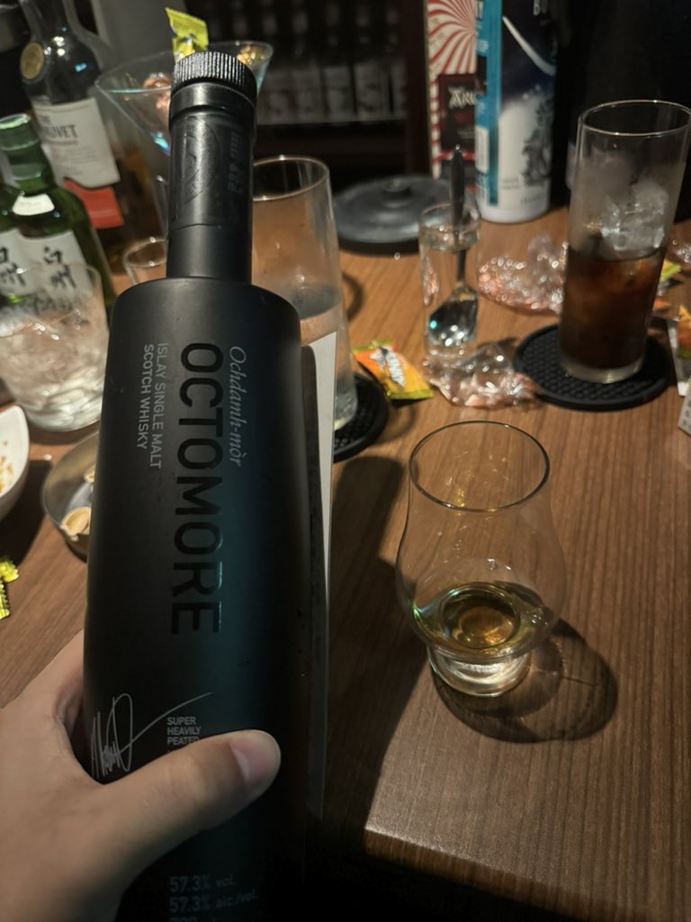 shin_m4's tweet photo. バー ランバリオンってところで飲んできたわ〜〜〜
最高だった、またいきたい https://t.co/Uu0WqYREoL
