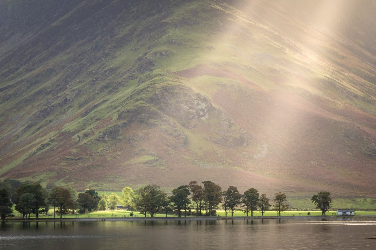 andrewswalks's tweet photo. Sunbeams #Cumbria https://t.co/PK5ltnWHXN