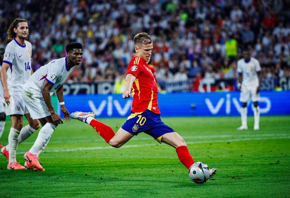 Toca hablar de Olmo. Eres enorme Dani. Mereces jugar en un equipo grande como el Real Madrid o el Barça. Es un honor que lleves el 10 en la selección española. ♥️🇪🇸