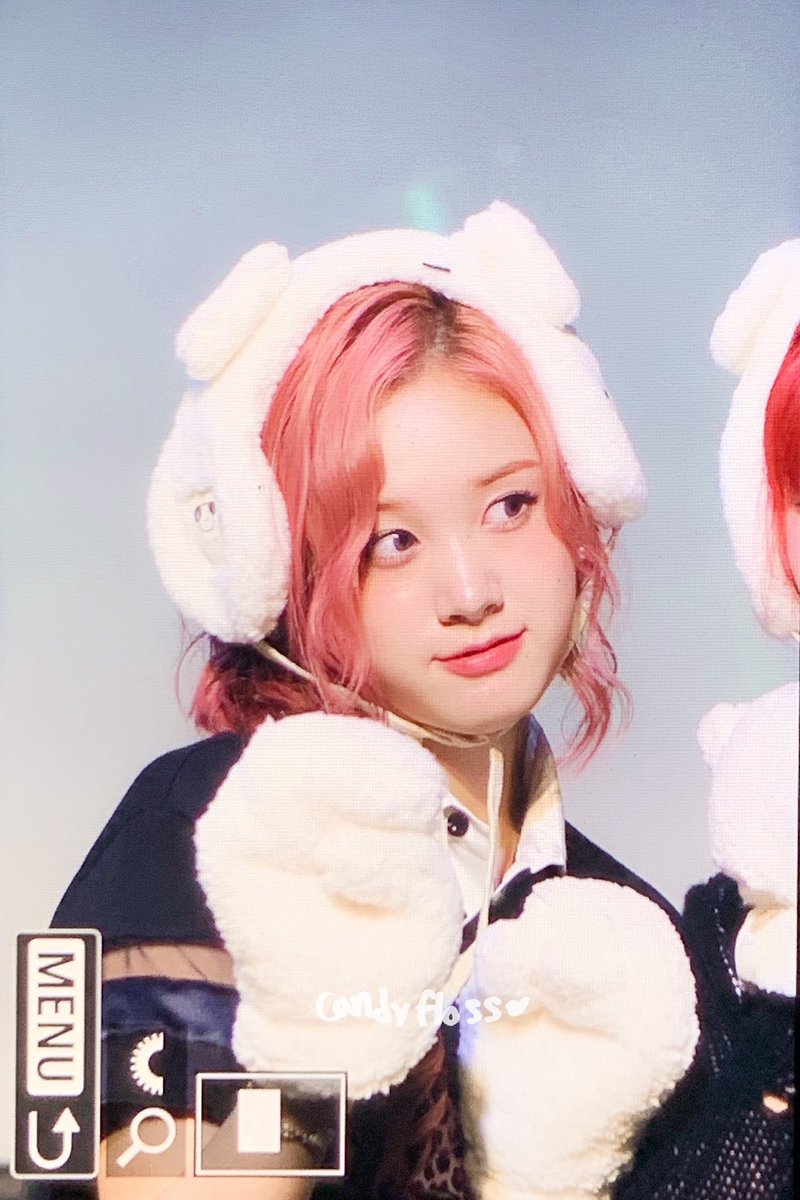 candyfloss129's tweet photo. 240711 세젤귀 🧎‍♀️ #스테이씨 #재이 #짱예 https://t.co/6dSTtAMNWU
