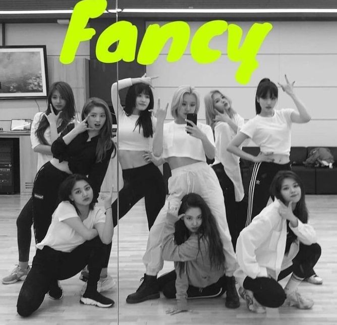 ollyssi's tweet photo. MY 9WICE FAM 🥹✨️
 
2015                                          2019
2020                                         2024 https://t.co/x4boH8klBV