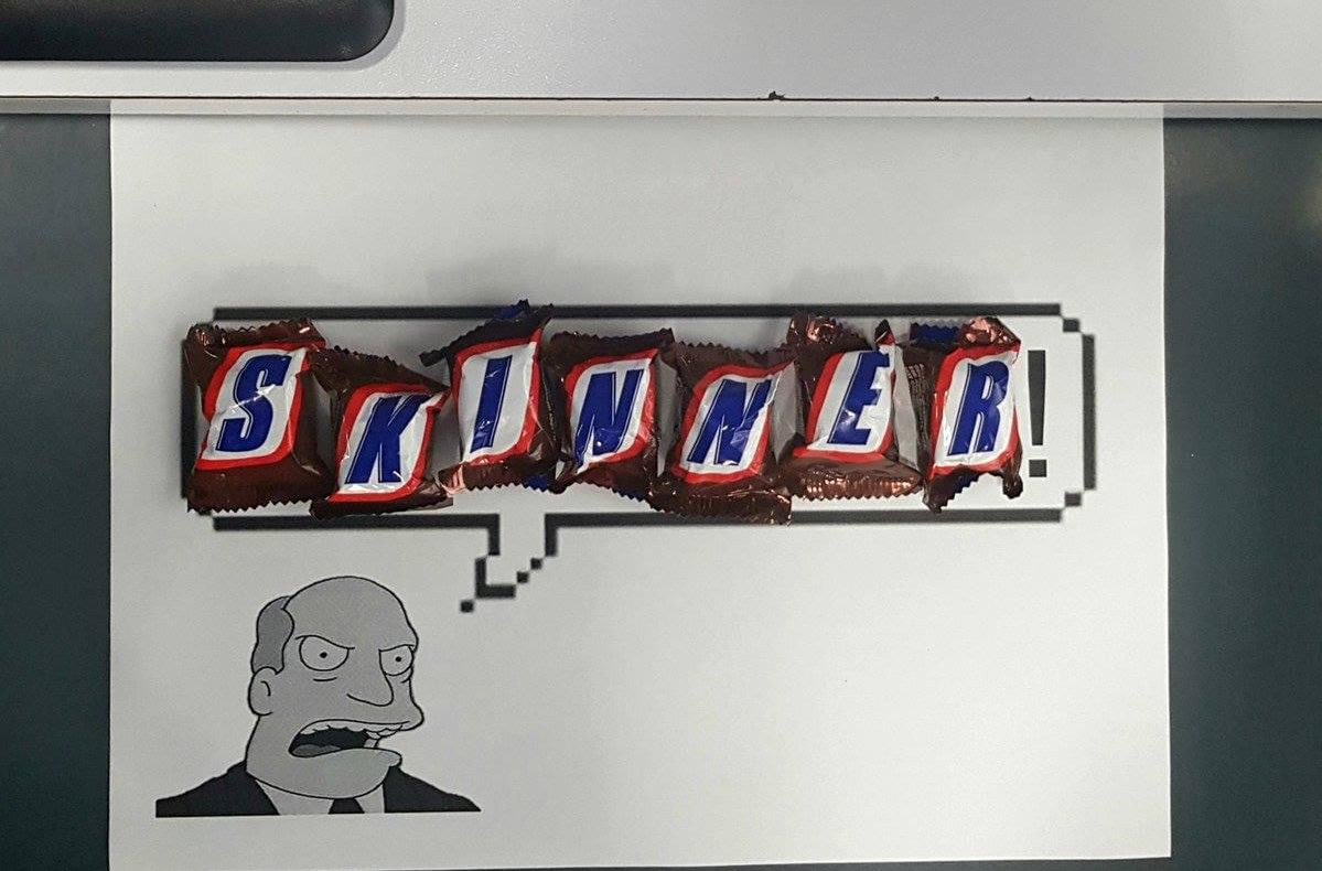 SoySimpsonito's tweet photo. Comparte estos chocolates #Skinner para que nunca falten hamburguejas al vapor en tu vida: https://t.co/2JXwOCv5A2
