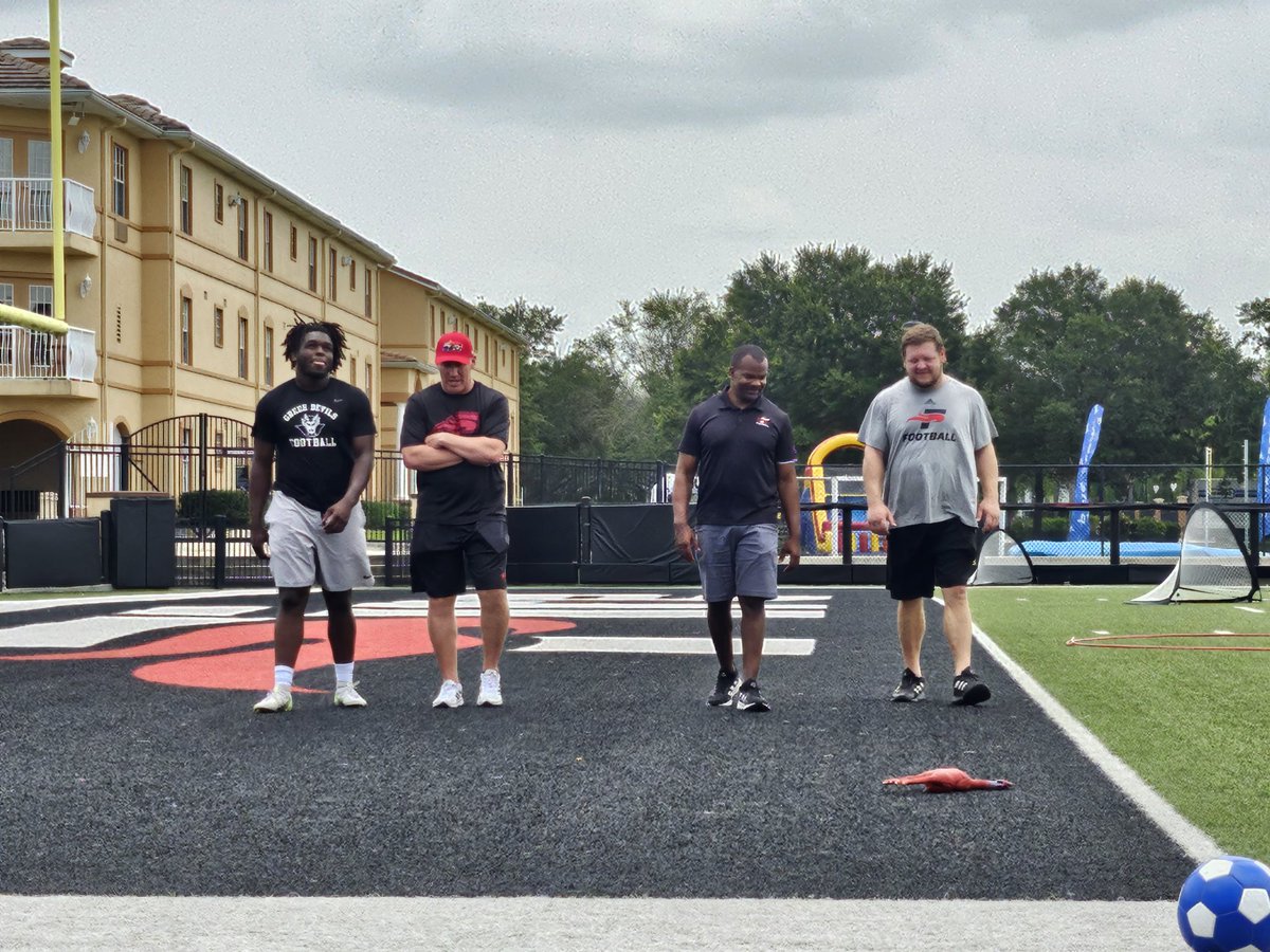 Patrick00861095's tweet photo. Rick Walker had a great visit with Coach Waugh, Coach Henry, and Coach Dodd. @@Rickwalke15, @Coach_Waugh, @CoachHenry15, @coachTDodd, @SEUFireFootball https://t.co/wuQSTcnuwH
