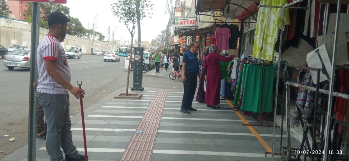 Şehrimizi işgalden hep birlikte kurtaralım!

Sarı çizgi bu kente çok şey katar.

İhlal etmeyelim edenleri bildirelim.

Bizlerde Büyükşehir Zabıta dairemize, denetim yapan ilçe belediye zabıtalarımıza gerekli desteği verelim.

Şanlıurfa'da görüntü kirliliğine son verelim. 

Emeği