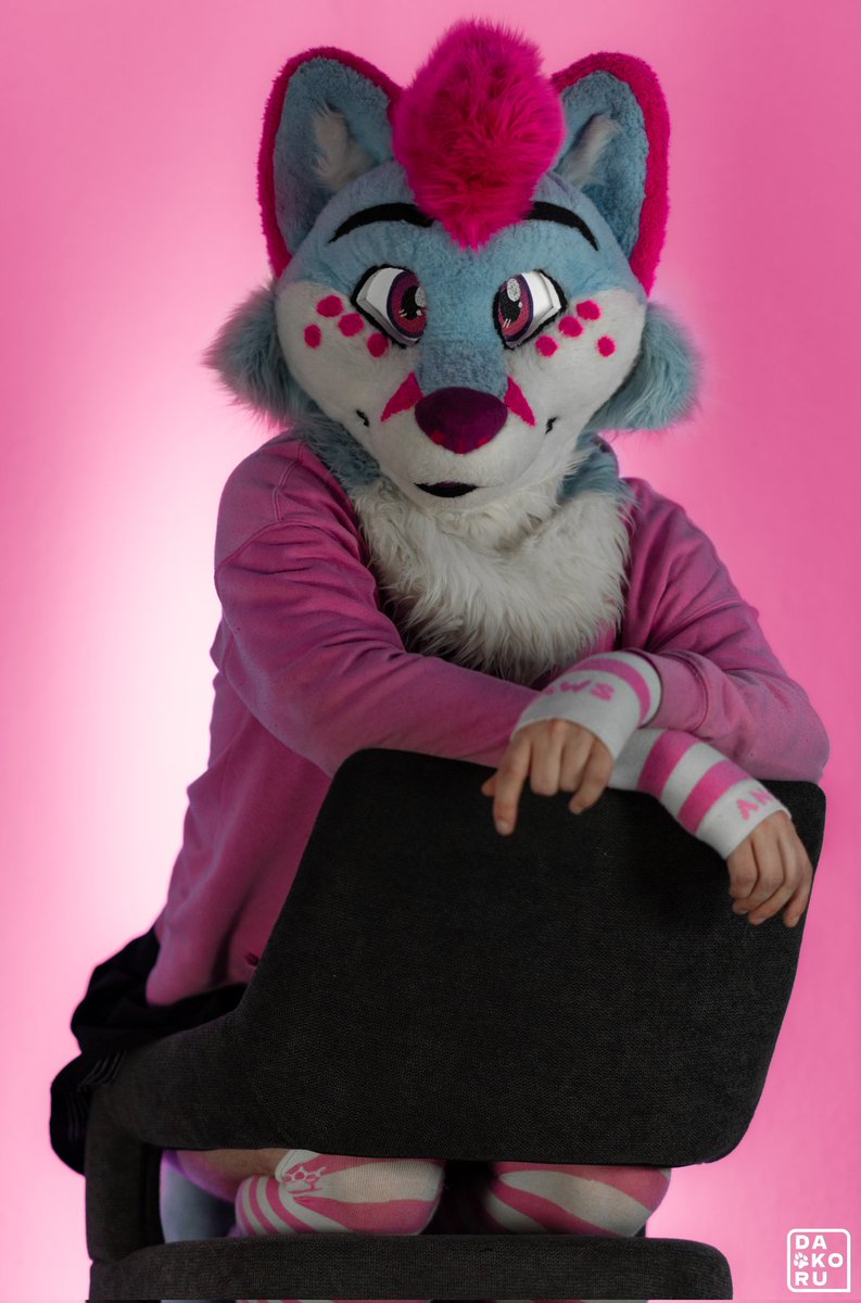 Awee dang it! They Had No Pink chairs...

📸 <a href="/Furball_Dakoru/">🐺🐾 Dakoru 🐾🐺</a>