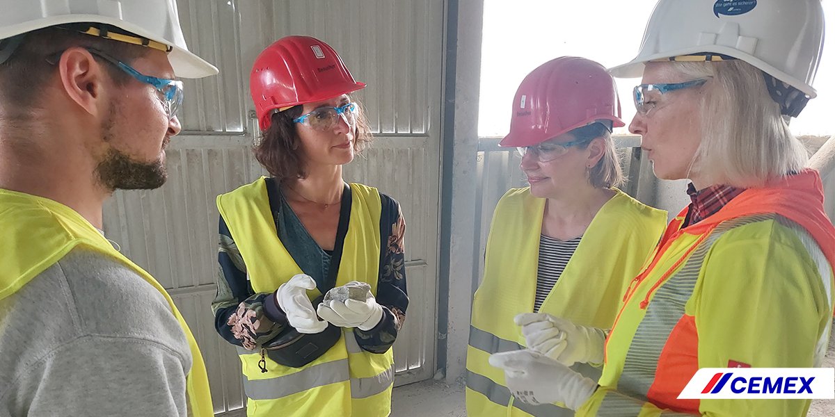 CEMEX Deutschland (@cemex_germany) on Twitter photo Gestern hatten wir Besuch vom <a href="/BPIE_eu/">BPIE Buildings EU</a> in unserem Zementwerk in Rüdersdorf. Wir diskutierten über Dekarbonisierung der Zementindustrie und die Notwendigkeit von CO2-Grenzwerten für Gebäude, um die Nachfrage nach nachhaltigen Baustoffen anzureizen. Vielen Dank für den Austausch! Gestern hatten wir Besuch vom <a href="/BPIE_eu/">BPIE Buildings EU</a> in unserem Zementwerk in Rüdersdorf. Wir diskutierten über Dekarbonisierung der Zementindustrie und die Notwendigkeit von CO2-Grenzwerten für Gebäude, um die Nachfrage nach nachhaltigen Baustoffen anzureizen. Vielen Dank für den Austausch!