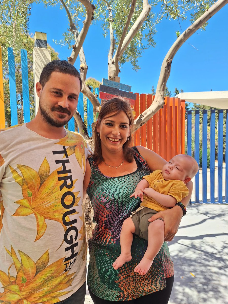 Izan, nuestro pequeño conejito, ya está en su casa 🐰 
Han sido unos meses muy duros, pero sus papás han sido un ejemplo, afrontando todas las dificultades con una sonrisa 💪. 
¡Os queremos! ❤️
···
#niñosguerrerosyluchadores #vueltaacasa #niñosenfermospadresvalientes