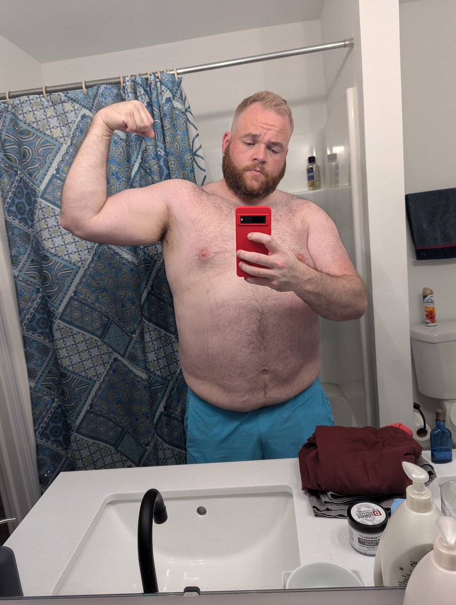 ThatBearBud's tweet photo. Bicep day, featuring new hair. https://t.co/1bouTGFxxL