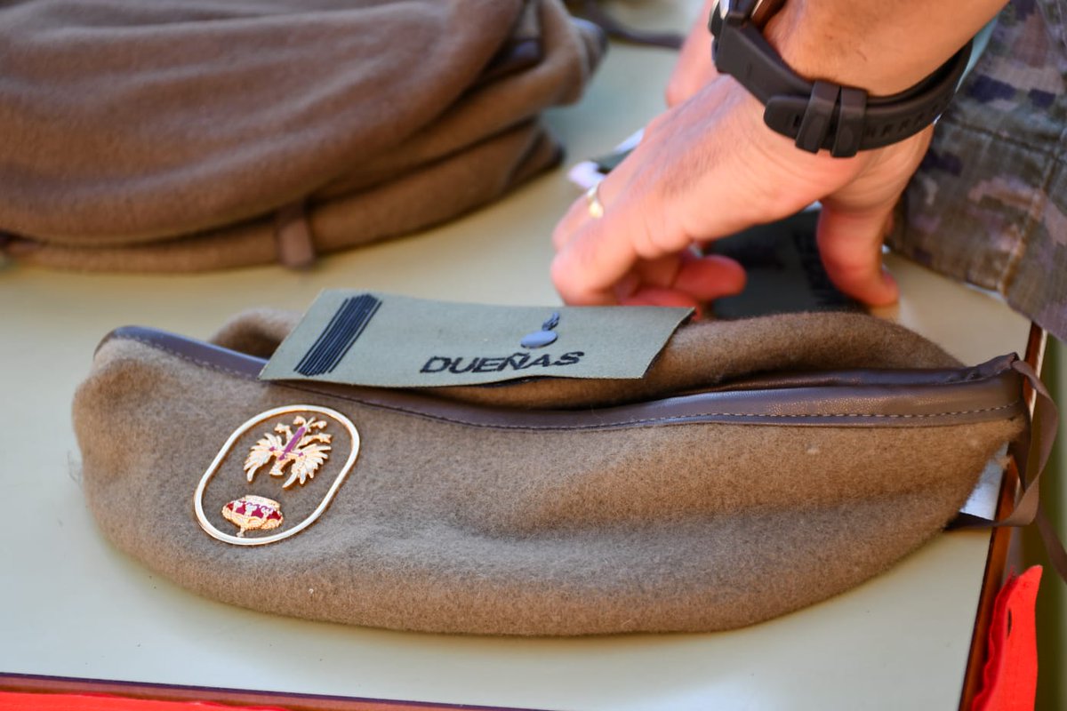 MADOC_ET's tweet image. Acto de entrega de la boina e imposición de cinta identificativa a los alumnos de 1⁰ Ciclo 2024 tras superar la Fase de Formación Militar General en el #CEFOT2 #Camposoto #SanFernando
▶️ejercito.defensa.gob.es/unidades/Cadiz…

#SomostuEjército 
#EjércitodeTierra