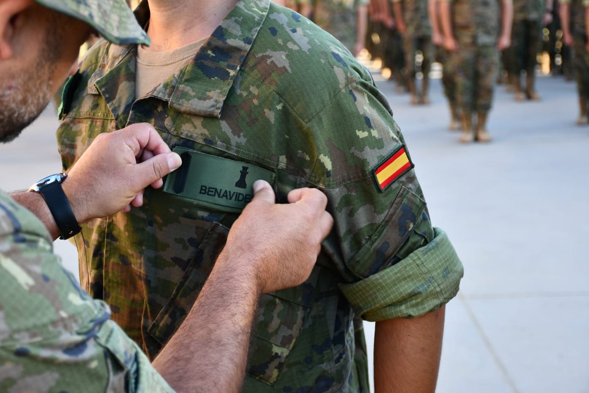 MADOC_ET's tweet image. Acto de entrega de la boina e imposición de cinta identificativa a los alumnos de 1⁰ Ciclo 2024 tras superar la Fase de Formación Militar General en el #CEFOT2 #Camposoto #SanFernando
▶️ejercito.defensa.gob.es/unidades/Cadiz…

#SomostuEjército 
#EjércitodeTierra