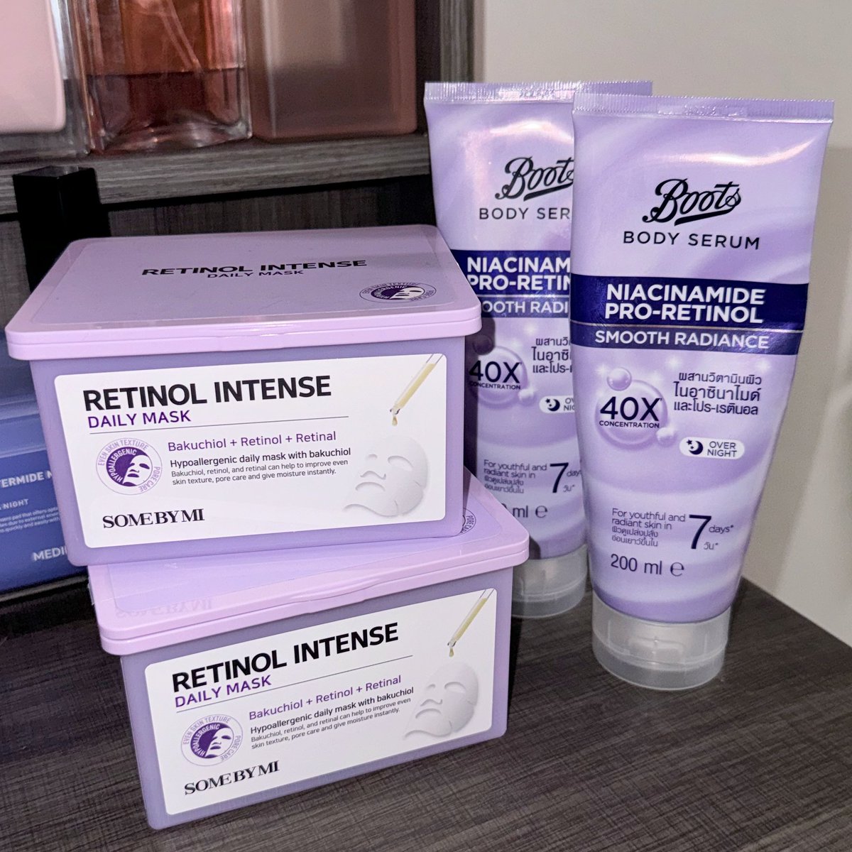 reviewchoey's tweet image. 2 สิ่งนี้ไม่เคยให้ขาด ตุนตลอด เพราะหมดไวเหมือนปีศาจ!

-มาส์กเรตินอล some by mi อวยแปดล้านรอบ หน้าฟู รูเบียด ผิวกลาสสกิน กระเบื้องเคลือบ ตุนตลอดไม่ให้ขาดด ช๊อบ!

-โลชั่นหลัก 10 ที่คุณภาพเว่อมาก boots หลอดม่วง ผิวเนียน ตัวลื่น นุ่มเด้ง ผิวลื่นดีมาก หอมมากกกกก หลอดใหญ่ 200ml…