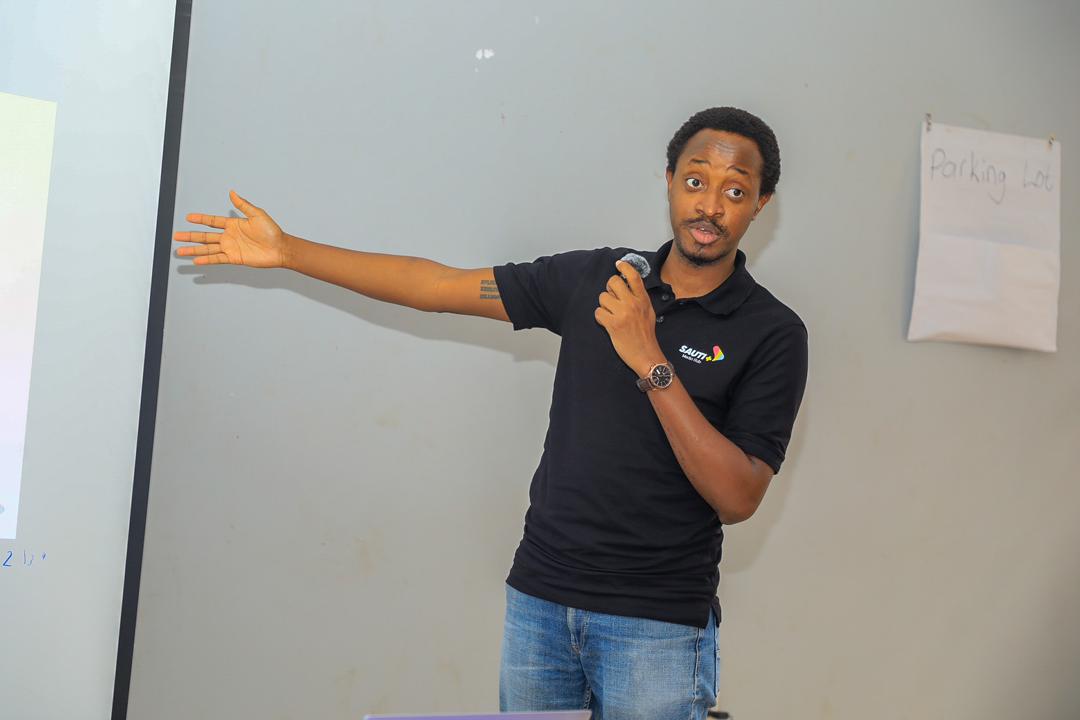 reachahand's tweet image. When you visit a proper website like @Apple, it immediately presents you with images and videos and the options to buy their products.

That's how straight forward you should be when designing your website-@humphrey_kyamba PR &amp;amp; Marketing Manager @SautiPlusMedia #LetsShiftNow