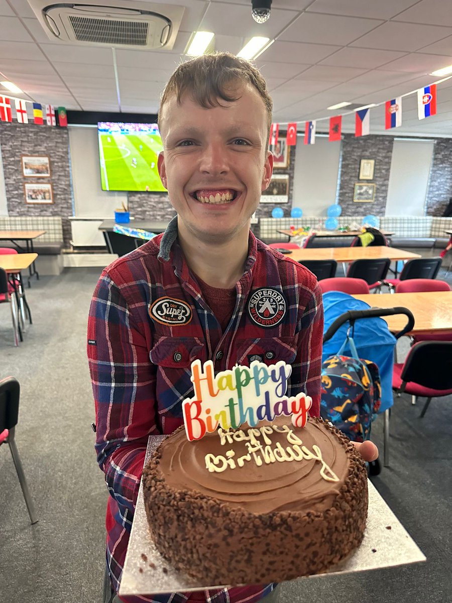 SEA_Services_'s tweet photo. It's our client Cameron's birthday today! 🎉🥳🎉🥳🎉🥳🎉🥳

Make sure you all wish him a happy birthday!

#deaf #deafcommunity #sea #searecruitment #seaservices #bsl #support #supportlocal #care #fun #birthday #happybirthday #sign #signing https://t.co/X9eHynaZGV